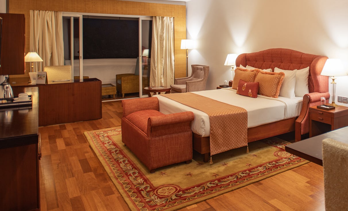 the-leela-ashtamudi-a-raviz-hotel-kovalam-kerala-royal-premier-lake-view_12826