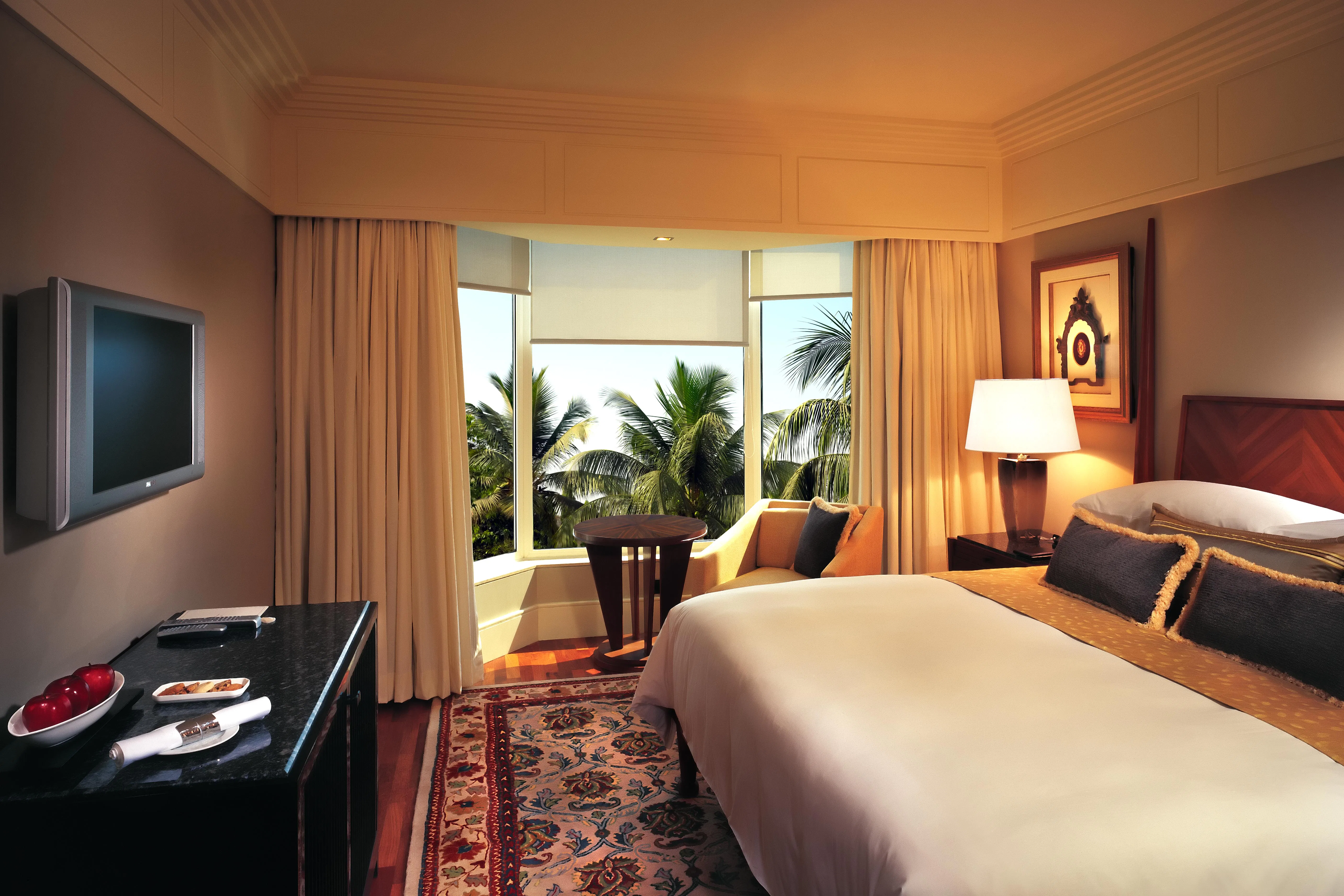 the-leela-mumbai-deluxe-suite-01_2047