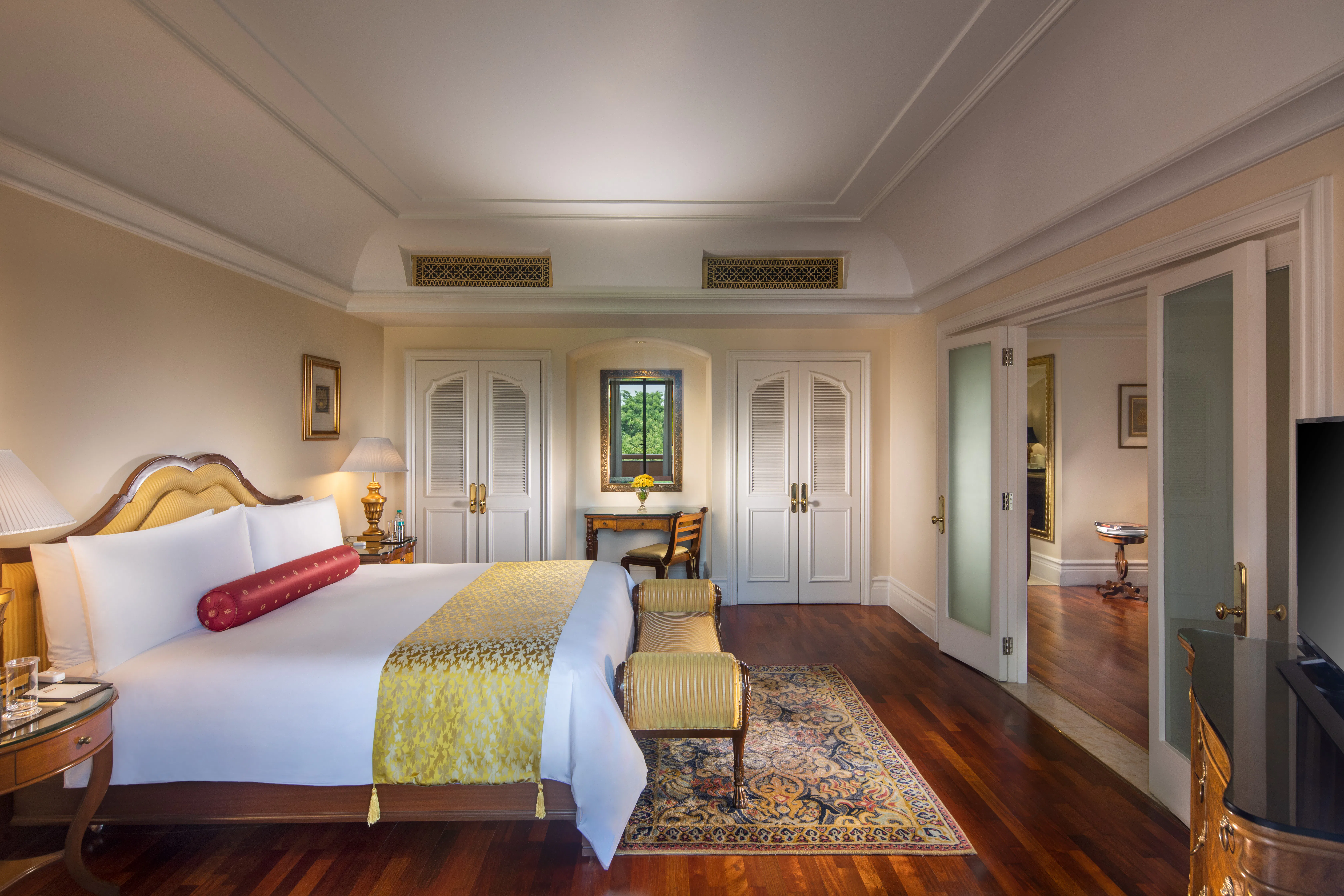 the-leela-palace-bengaluru-royal-club-suite-01_2279