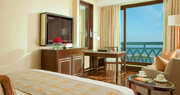 the-leela-palace-chennai-deluxe-sea-view-room-01_4603