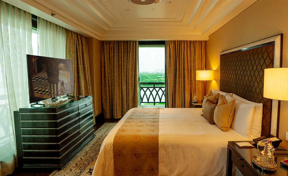 the-leela-palace-chennai-premier-club-room_4603