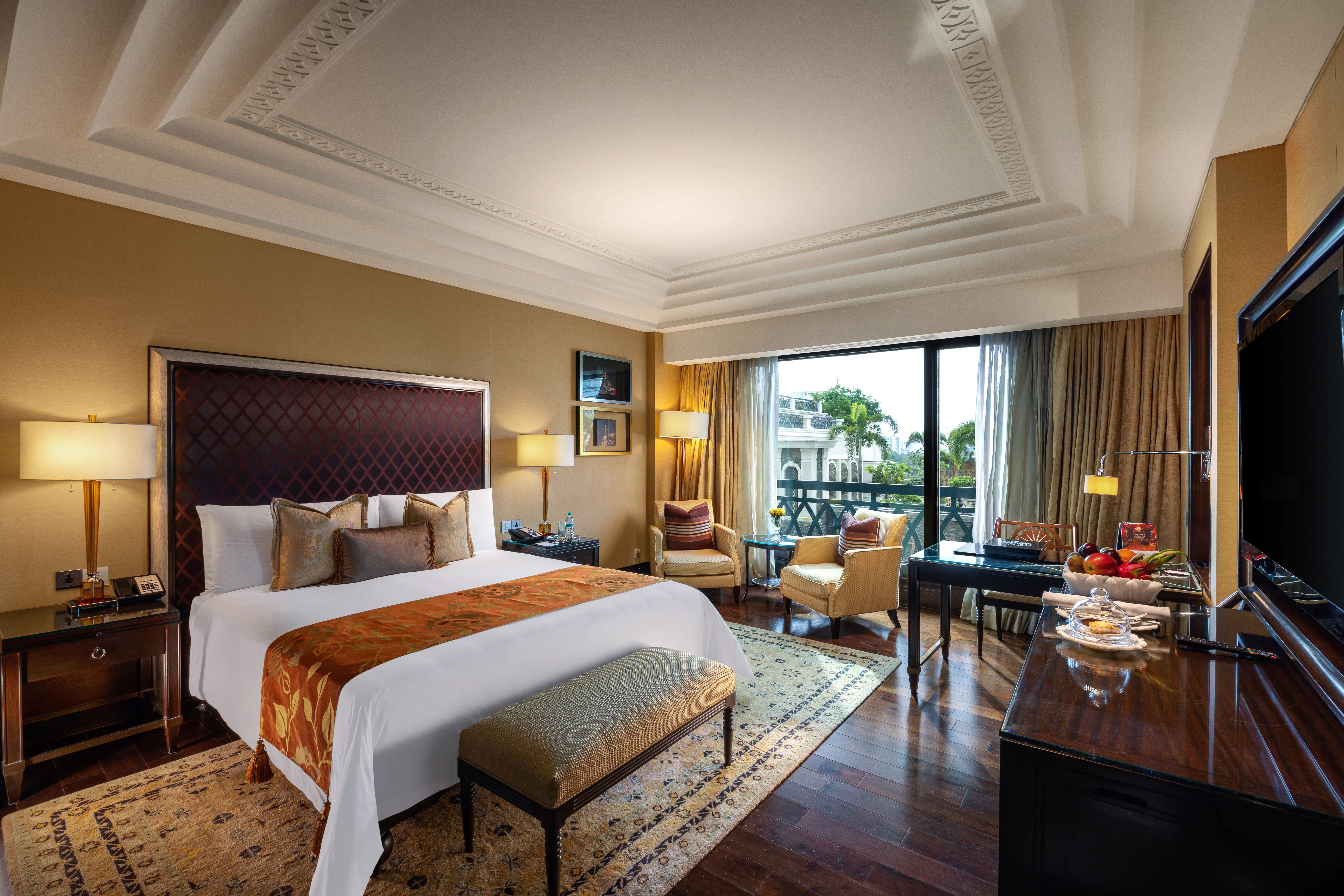 the-leela-palace-chennai-royal-club-room_4603