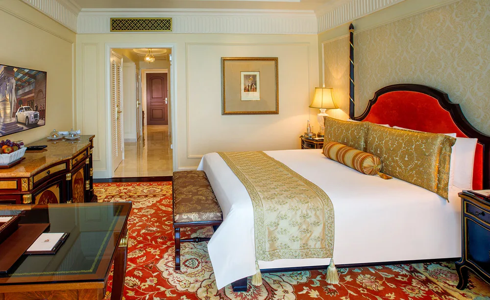 the-leela-palace-new-delhi-executive-suite-01_3125