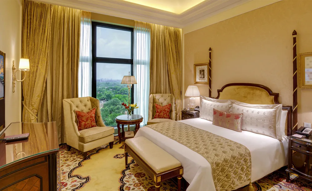 the-leela-palace-new-delhi-grand-suite-with-plunge-pool-0_3125