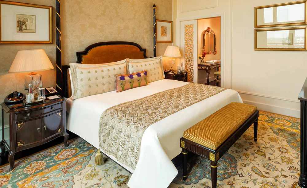the-leela-palace-new-delhi-luxury-suite-01_3125