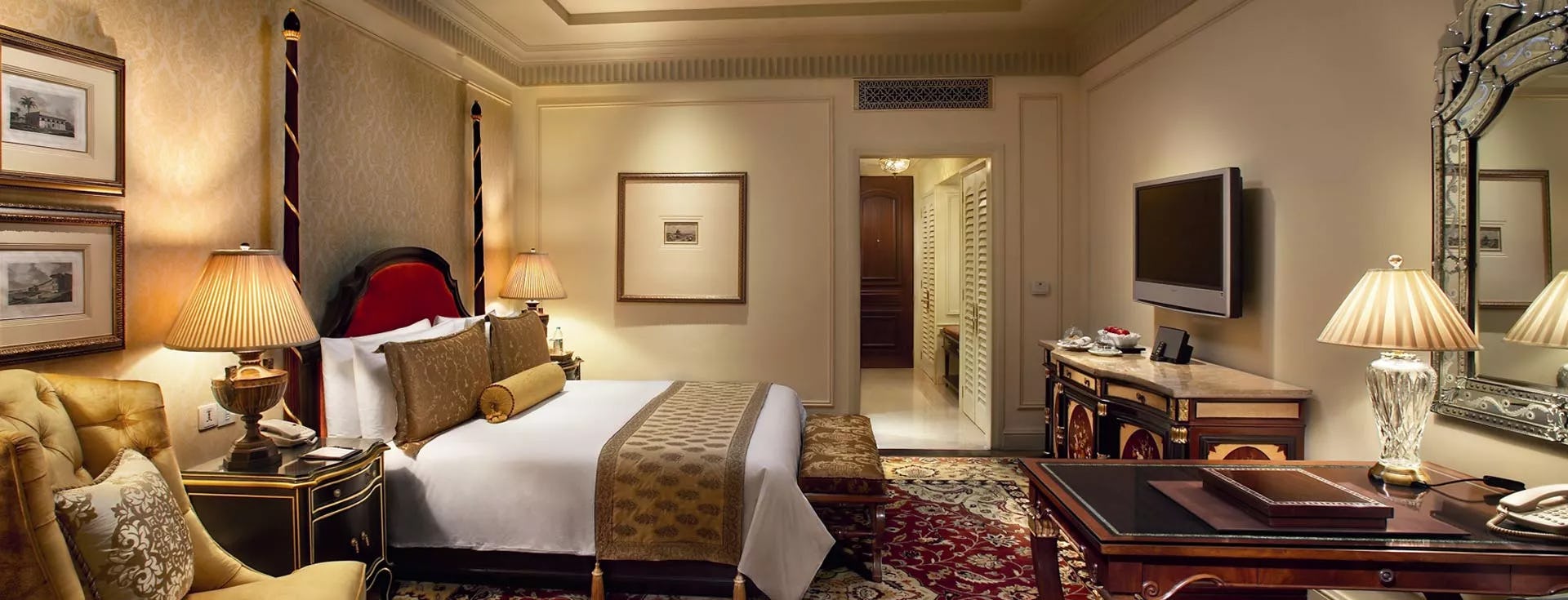 the-leela-palace-new-delhi-royal-club-room_3125
