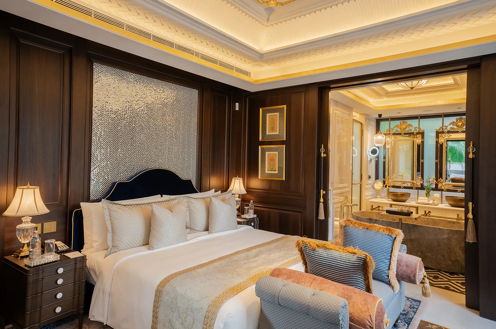 the-leela-palace-udaipur-lake-villa-with-private-deck-01_1872