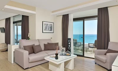 THE LEVEL JUNIOR SUITE