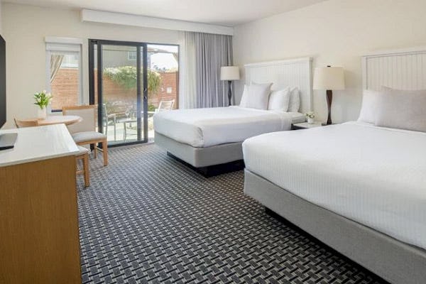 the-lodge-at-tiburon-san-francisco-double-queen-balcony-or-patio_478
