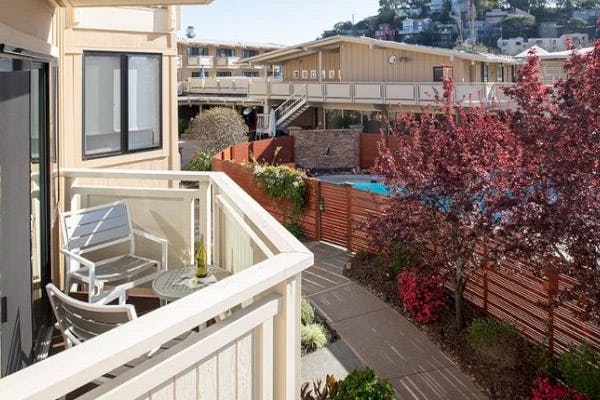 the-lodge-at-tiburon-san-francisco-king-balcony-or-patio-01_478