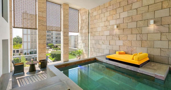 the-lodhi-hotel-delhi-verandah-pool-suite-03_1556
