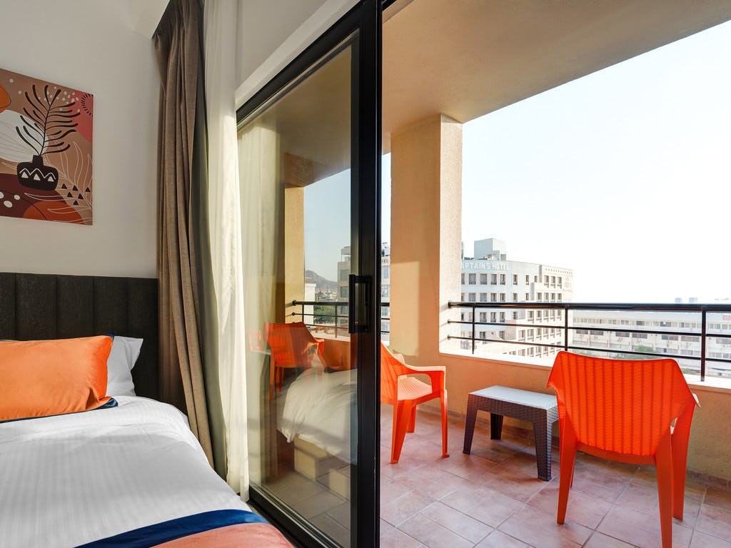 the-loft-hotel-by-bratus-aqaba-jordan-king-room-with-balcony-01_12399