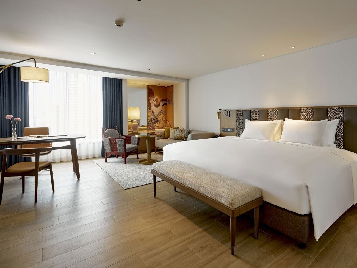 the-montien-surawong-bangkok-junior-suite-california-king_10917