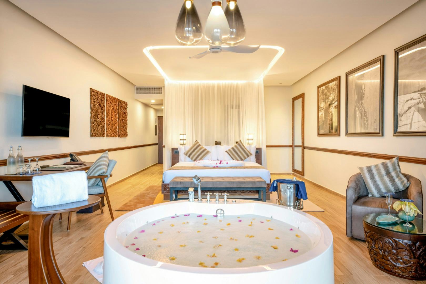 Superior Suite King Ocean with Whirlpool