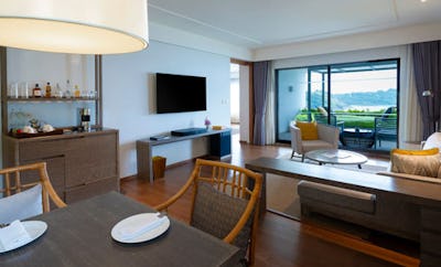 Royal Ocean View Suite