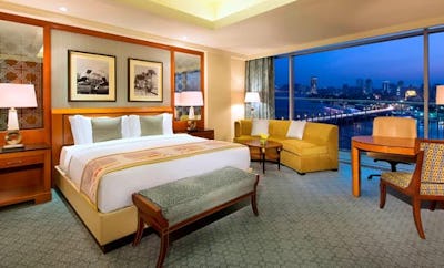 Club lounge access, Deluxe Guest room, 1 King, Nile view, High floor