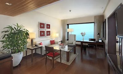 Deluxe Ocean View Suites