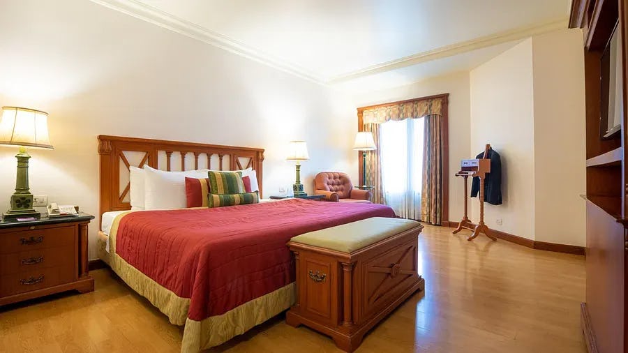 the-orchid-mumbai-orchid-suite_5280