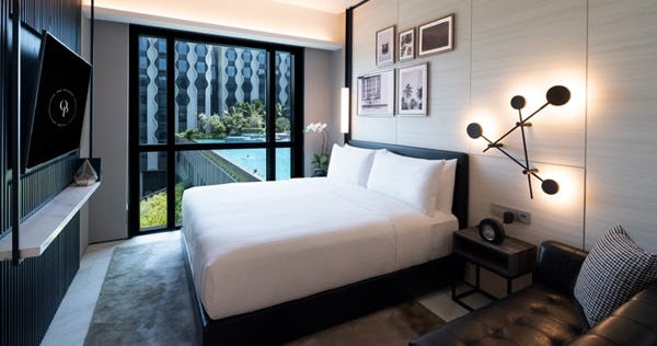 the-outpost-hotel-sentosa-singapore-deluxe-room-pool-view_10622