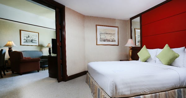 the-pacific-sutera-hotel-junior-suite-02_5013