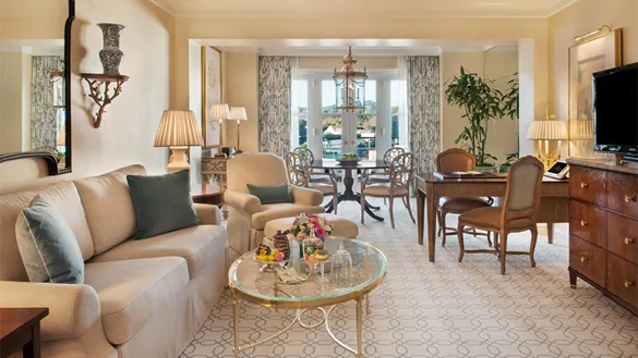 the-peninsula-beverly-hills-los-angeles-deluxe-suite-01_3875