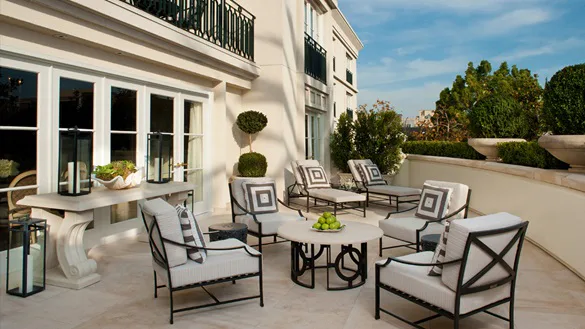 the-peninsula-beverly-hills-los-angeles-royal-patio-suite-01_3875