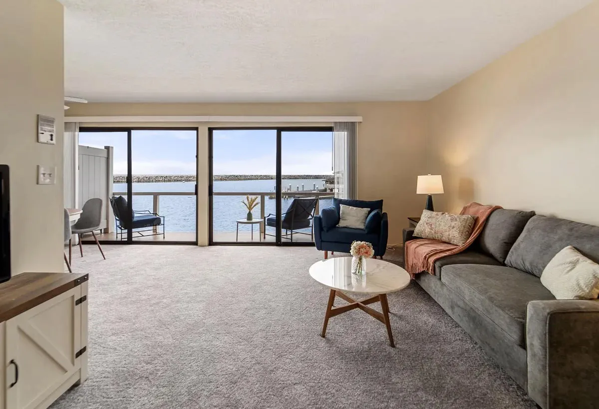 the-portofino-hotel-marina-los-angeles-oceanside-apartments-02_3611