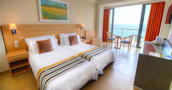 the-preluna-hotel-seaview-room_11118