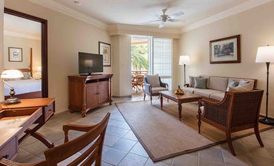 Colonial Garden View Senior Suite