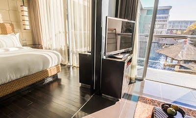 DELUXE POOL VIEW SUITE