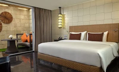 LOWER GROUND ROOM - NO VIEW