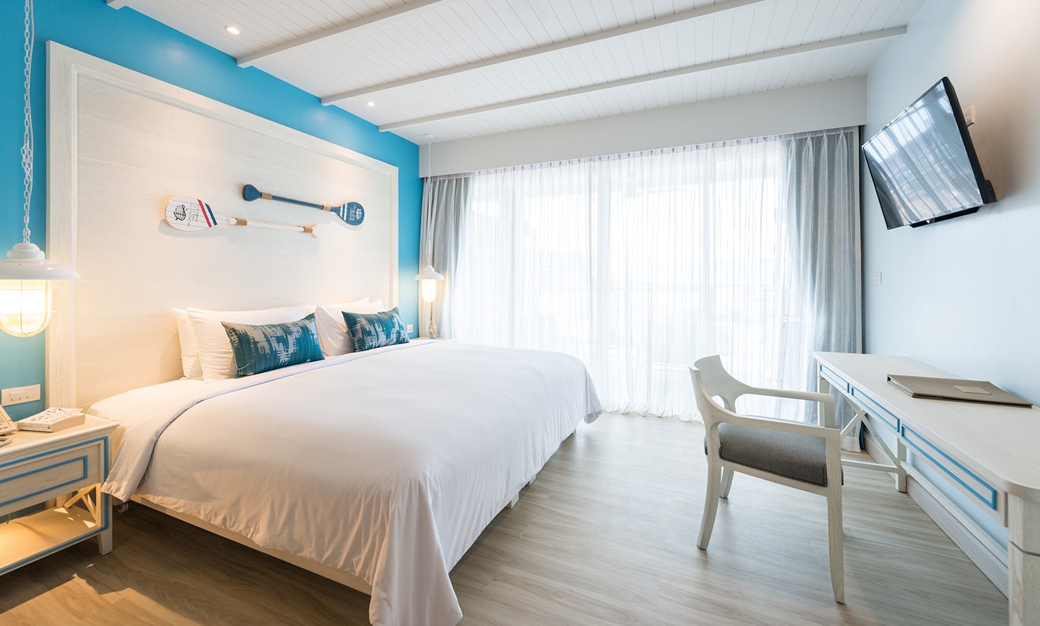 Family Room Aqua Wing