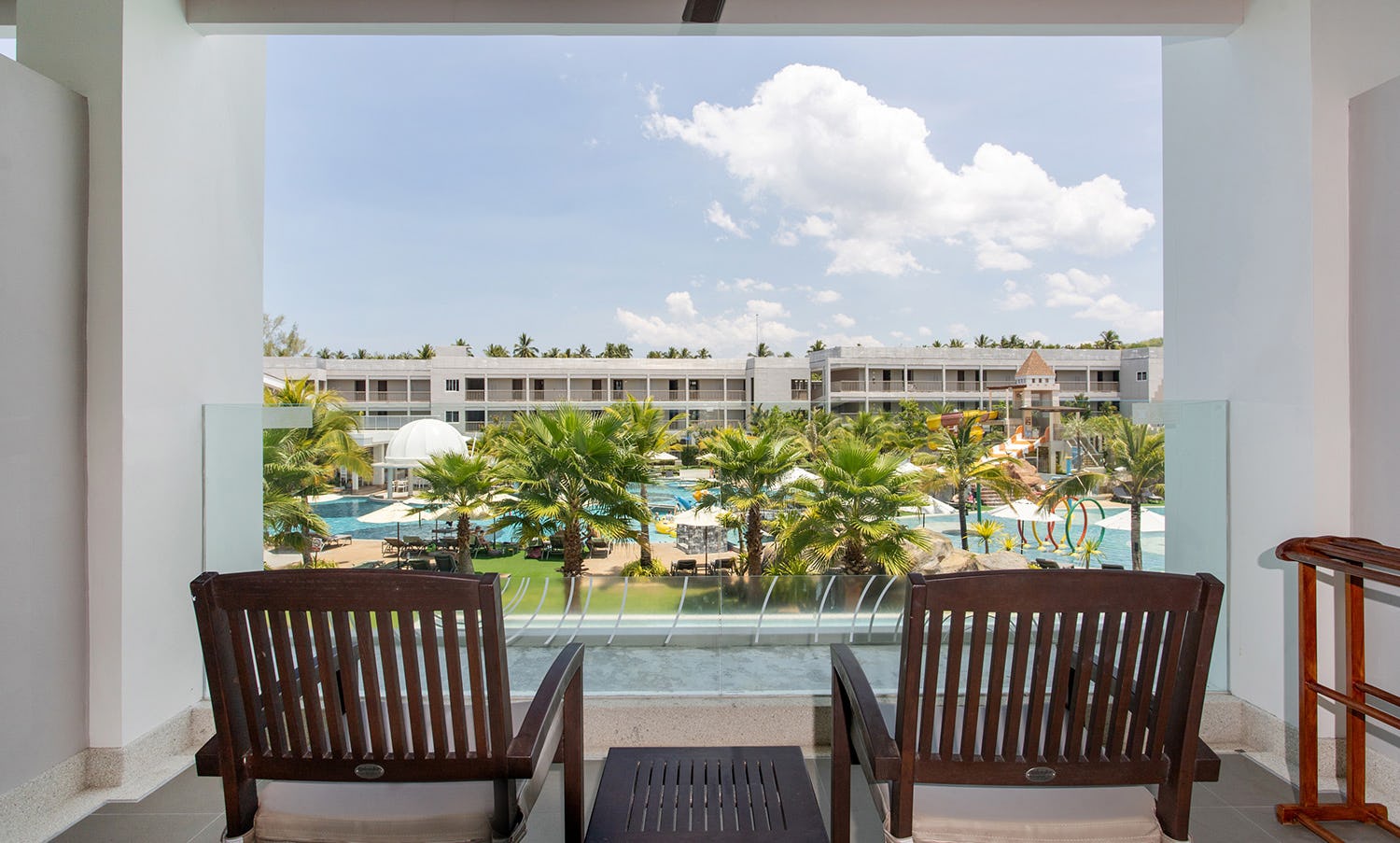 Family Room Aqua Wing