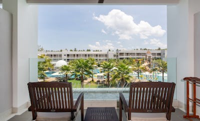 Family Room Aqua Wing