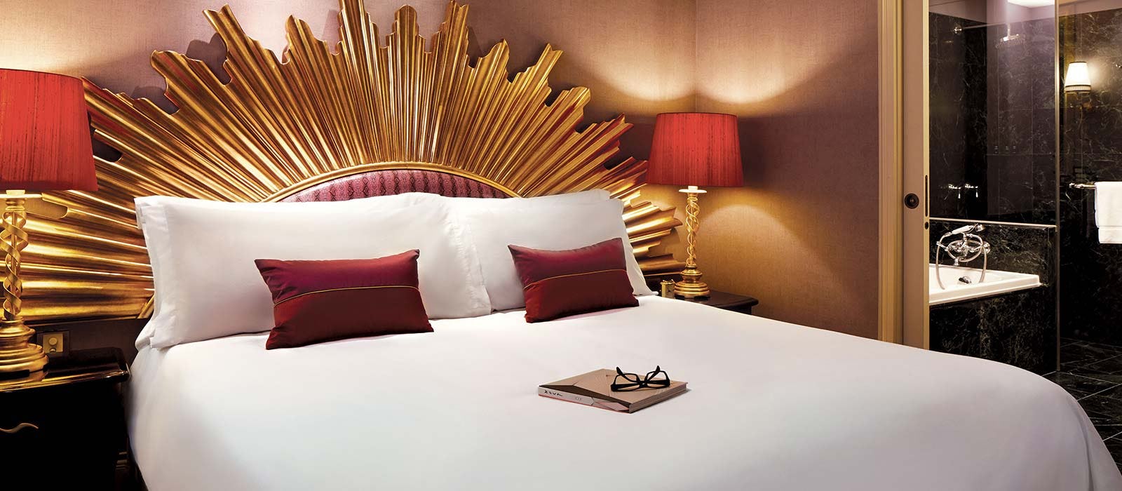 the-scarlet-singapore-opulent-with-balcony-01_401