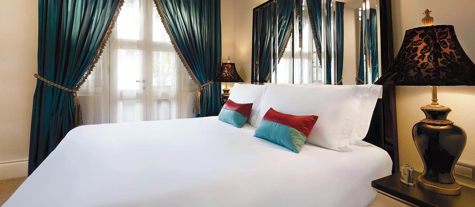 the-scarlet-singapore-swank-with-balcony-01_401