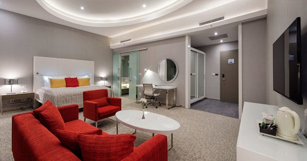 the-sense-de-luxe-hotel-suite-02_11212