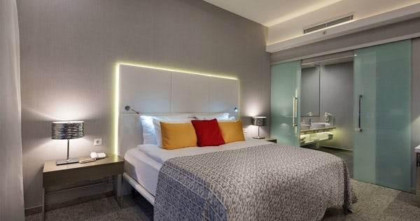 the-sense-de-luxe-hotel-suite-03_11212