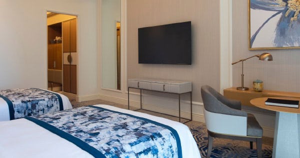 the-st-regis-doha-grand-deluxe-guest-room-2-doubles_8371