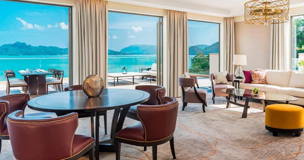 the-st-regis-langkawi-penthouse-suite-1-king-rainforest-view-sea-view-corner-room-01_8925