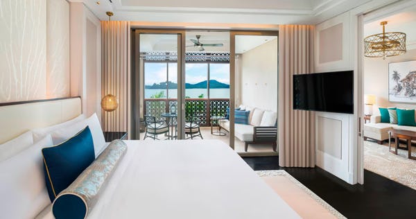 St. Regis Suite, 1 King, Partial sea view