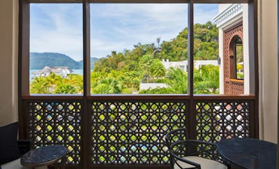 St. Regis Suite, 1 King, Partial sea view