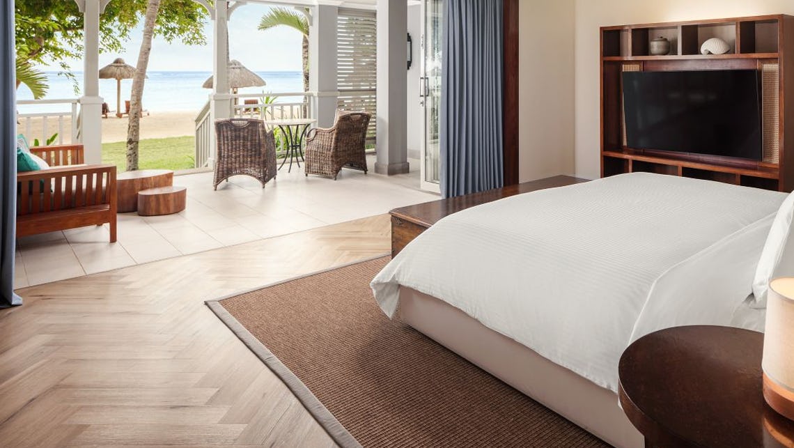 the-st-regis-le-morne-resort-mauritius-heritage-beach-suite-01_5240