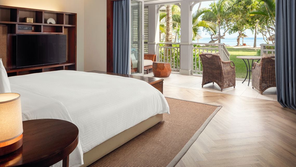 the-st-regis-le-morne-resort-mauritius-ocean-junior-suite-king-01_5240