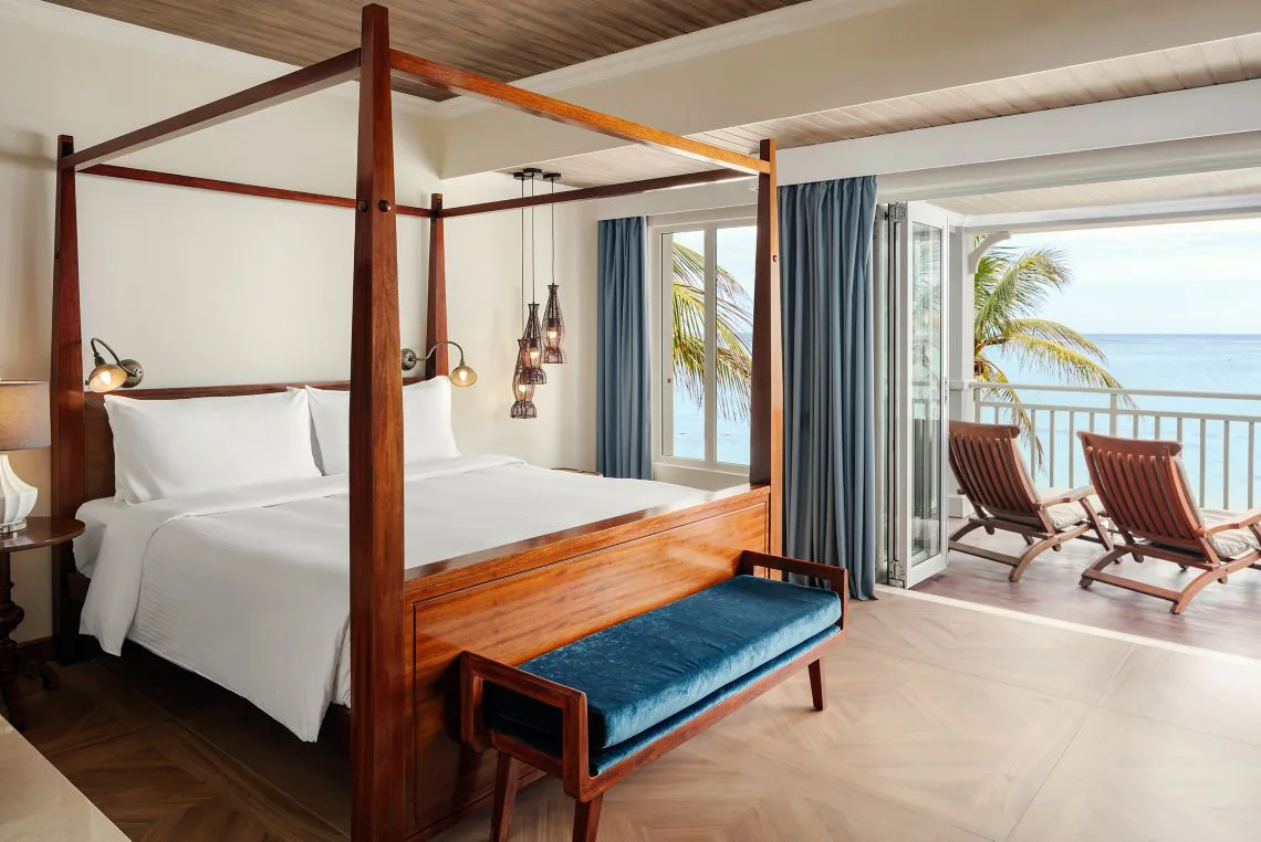 the-st-regis-le-morne-resort-mauritius-peninsula-balcony-suite_5240