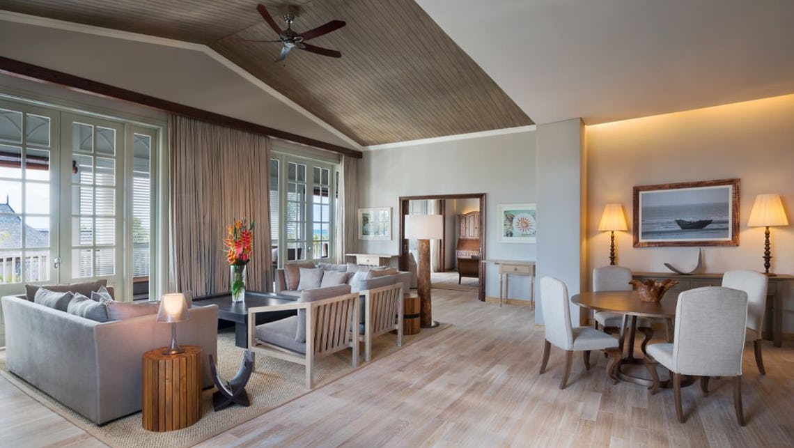 the-st-regis-le-morne-resort-mauritius-penisula-balcony-suite-01_5240