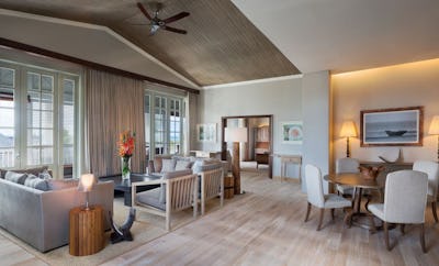 Peninsula Balcony Suite