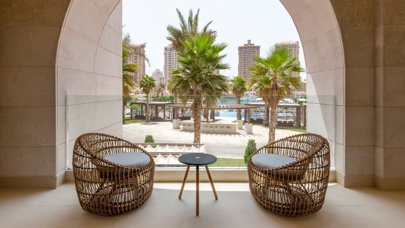 the-st-regis-marsa-arabia-island-the-pearl-qatar-1-bedroom-duplex-suite-01_12025