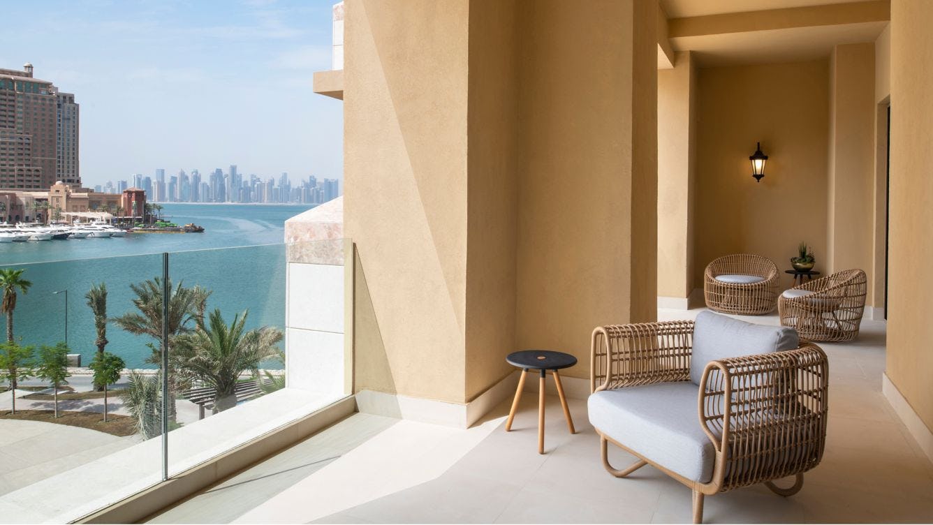 the-st-regis-marsa-arabia-island-the-pearl-qatar-1-bedroom-suite-01_12025