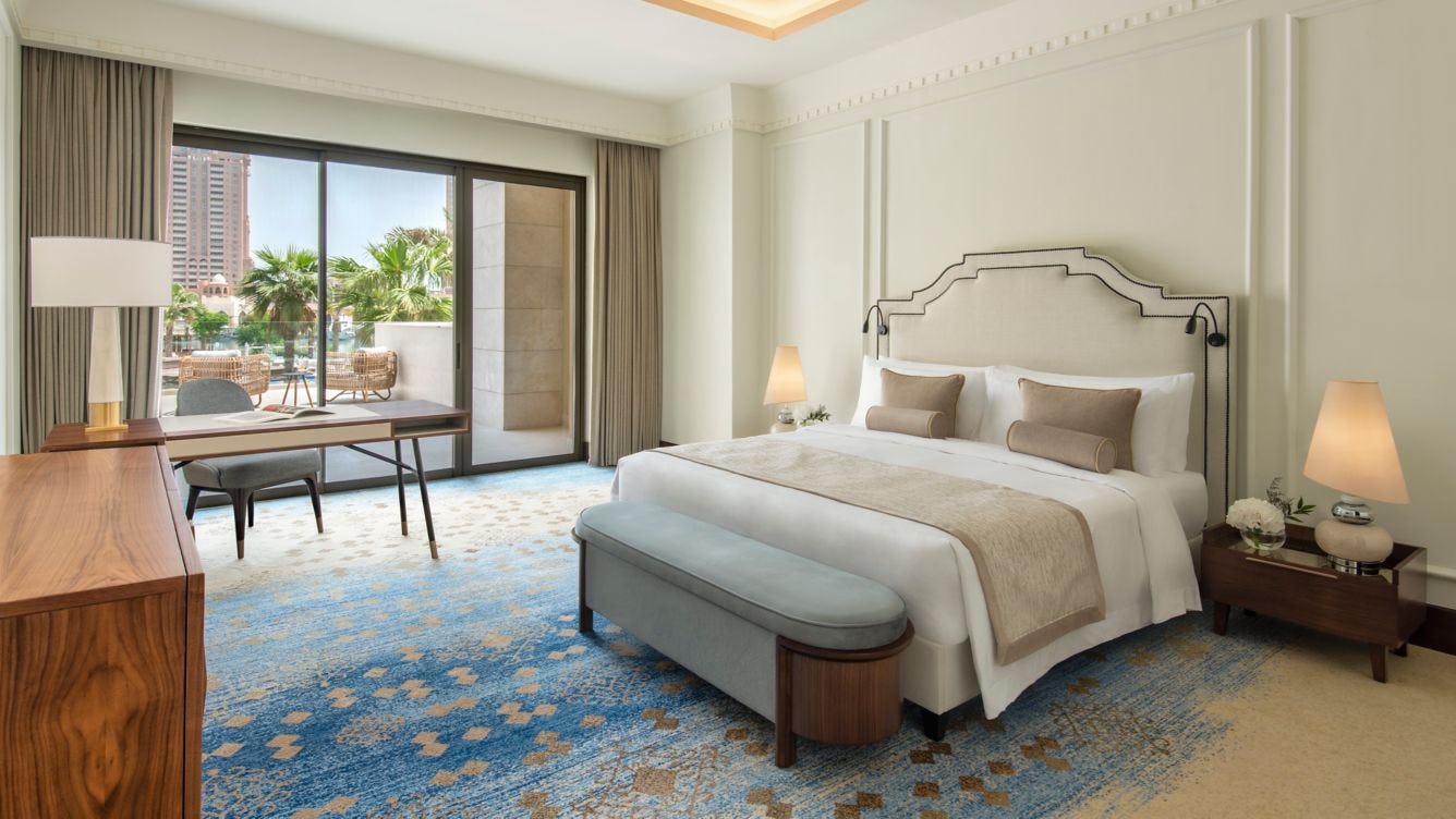 the-st-regis-marsa-arabia-island-the-pearl-qatar-2-bedroom-suite-01_12025